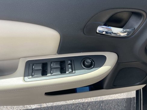 Used 2013 Chrysler 200 Limited image 11