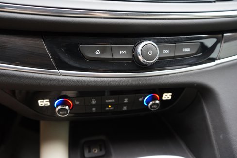 Used 2018 Buick Enclave Essence image 16