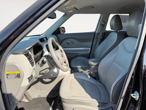 Used 2017 Kia Soul EV + image 10