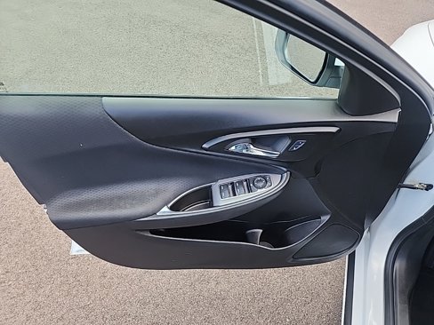 Used 2017 Chevrolet Malibu LT image 53