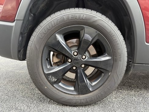 Used 2019 Jeep Cherokee Latitude Plus image 11