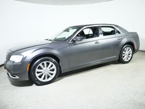 Used 2018 Chrysler 300 Touring image 3