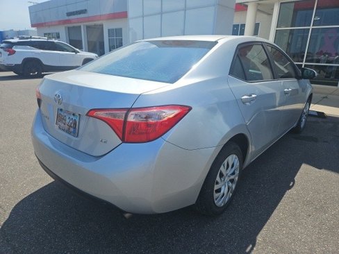 Used 2018 Toyota Corolla LE image 3