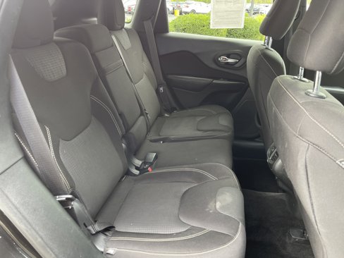 Used 2015 Jeep Cherokee Latitude w/ Comfort/Convenience Group image 37