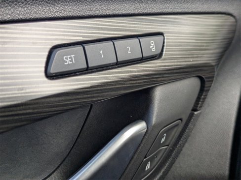 Used 2024 GMC Terrain SLT image 25