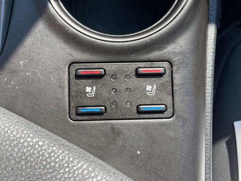 Used 2022 Toyota Camry XSE image 15