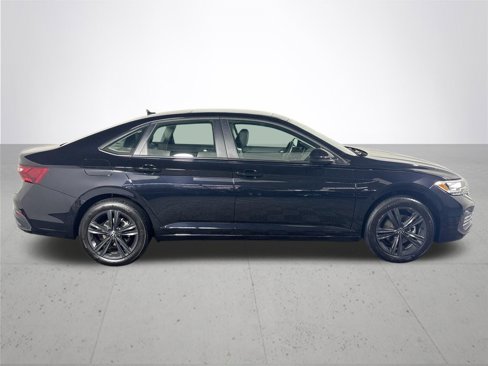Certified 2024 Volkswagen Jetta SE image 6