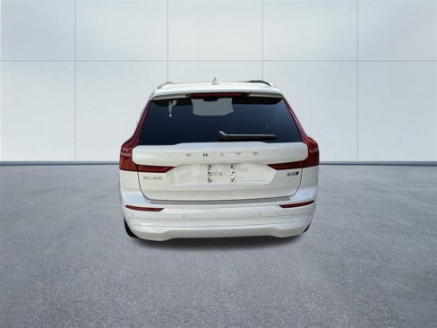 Used 2022 Volvo XC60 B5 Momentum w/ Advanced Package image 6