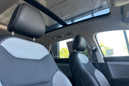 Used 2022 Volkswagen Taos SEL w/ Panoramic Sunroof Package image 17