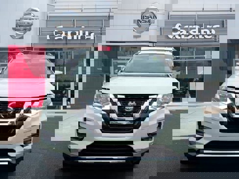 Used 2019 Nissan Rogue SV w/ Premium Package image 2