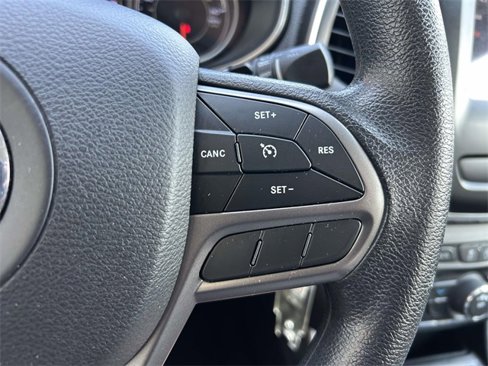 Used 2019 Jeep Cherokee Latitude w/ Popular Appearance Group image 25