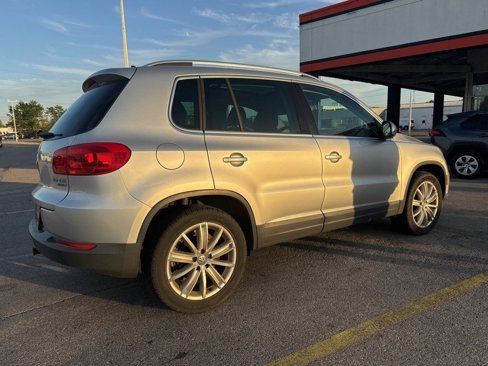 Used 2012 Volkswagen Tiguan S image 8