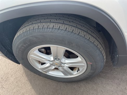Used 2022 Chevrolet Trax LS w/ Tint and Cruise Package image 2