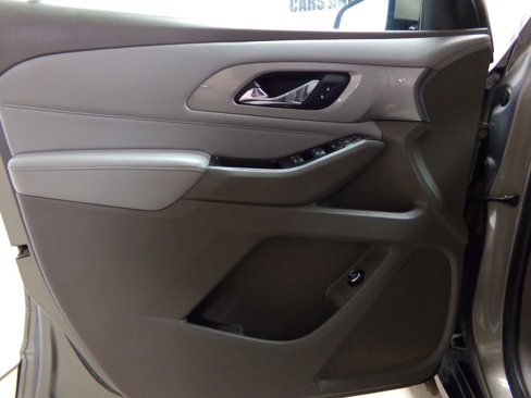 Used 2018 Chevrolet Traverse LT image 16