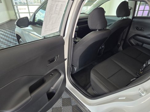 Used 2025 Hyundai Kona SEL image 33