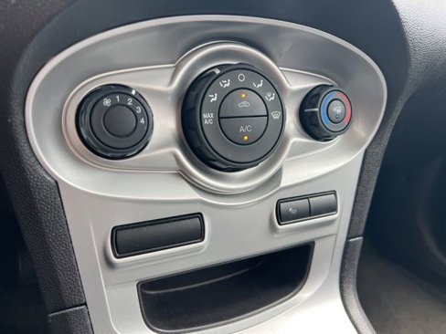 Used 2018 Ford Fiesta SE image 10