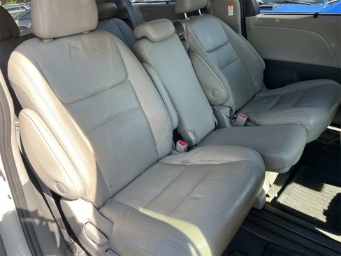 Used 2020 Toyota Sienna XLE image 20