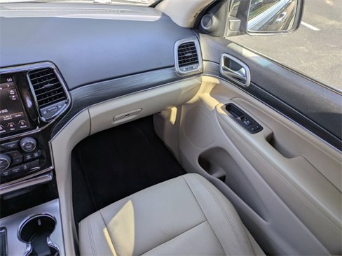 Used 2019 Jeep Grand Cherokee Limited image 18