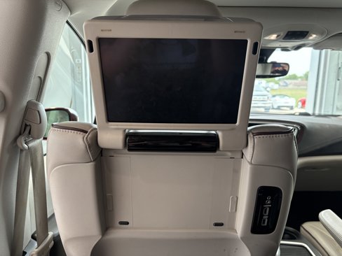 Used 2017 Chrysler Pacifica Limited image 24