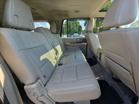 Used 2014 Lincoln Navigator L 4WD image 7