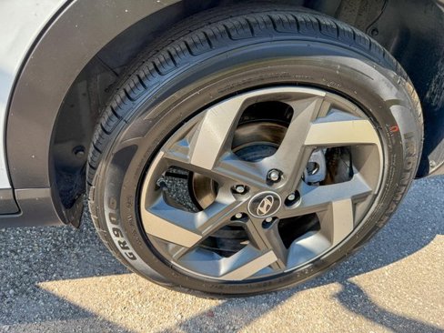 Used 2022 Hyundai Venue Limited w/ Cargo Package image 7