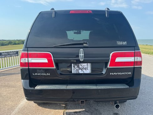 Used 2010 Lincoln Navigator 2WD image 7