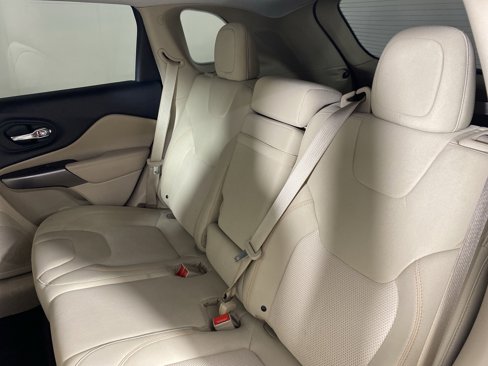 Used 2019 Jeep Cherokee Latitude w/ Popular Appearance Group image 30