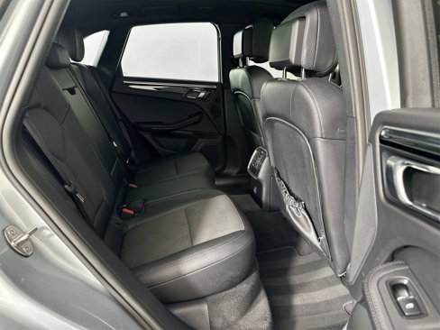Certified 2022 Porsche Macan image 28
