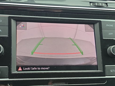 Used 2018 Volkswagen Tiguan S image 22