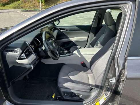 Used 2022 Toyota Camry LE image 9
