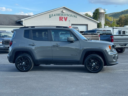 Used 2021 Jeep Renegade Latitude w/ Luxury Group I image 4