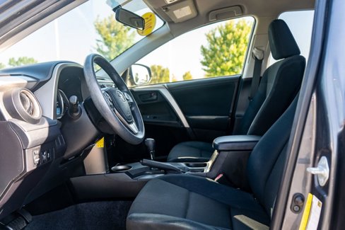 Used 2015 Toyota RAV4 LE image 17