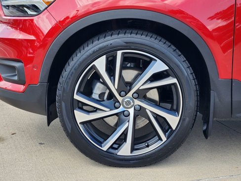 Used 2021 Volvo XC40 T5 R-Design w/ Advanced Package image 12