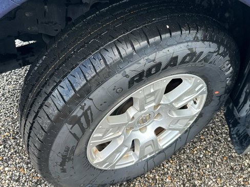 Used 2018 Nissan Titan SV image 9