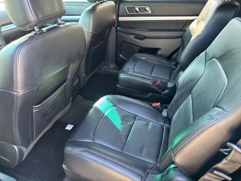 Used 2017 Ford Explorer XLT w/ Equipment Group 202A image 9