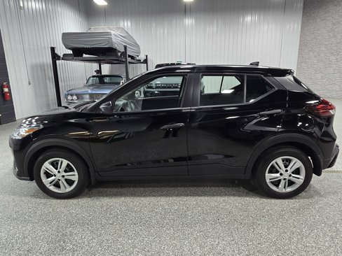 Used 2023 Nissan Kicks S image 2