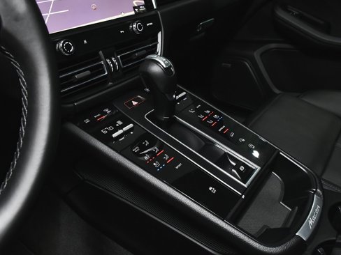 Used 2022 Porsche Macan image 36