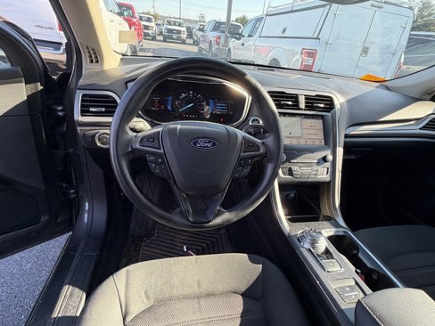 Used 2019 Ford Fusion SE image 6