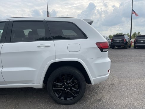 Used 2018 Jeep Grand Cherokee Altitude image 8