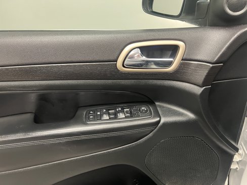 Used 2014 Jeep Grand Cherokee Laredo image 17