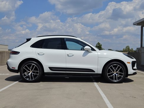 Certified 2024 Porsche Macan image 9