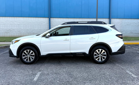 Used 2022 Subaru Outback Premium image 8
