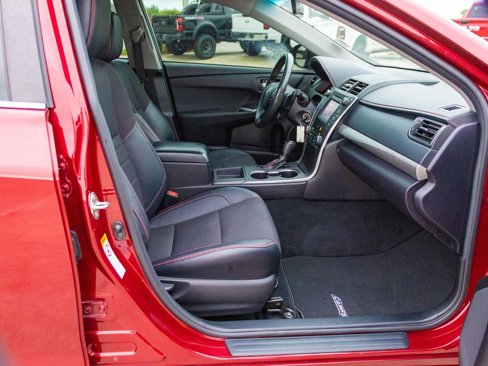 Used 2017 Toyota Camry SE image 9