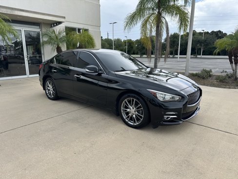 Used 2017 INFINITI Q50 Signature Edition w/ All Weather Package (L93) image 1