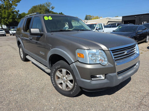 Used 2006 Ford Explorer XLT image 3
