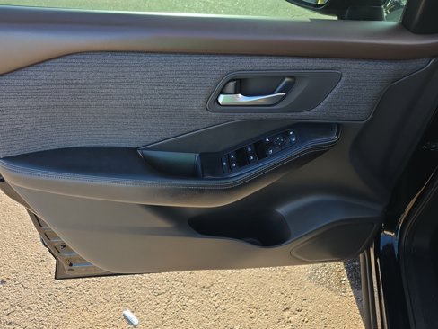 Used 2022 Nissan Rogue SV image 13