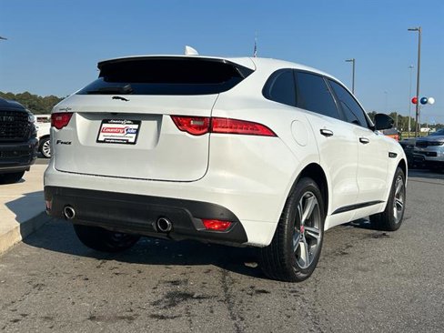 Used 2017 Jaguar F-PACE R-Sport image 8