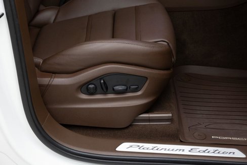 Used 2022 Porsche Cayenne Platinum Edition image 28
