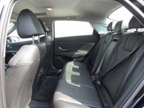 Used 2023 Hyundai Elantra Limited image 15
