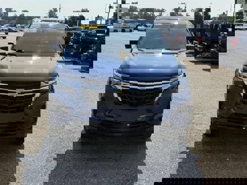 Used 2023 Chevrolet Equinox LS w/ LS Convenience Package image 3